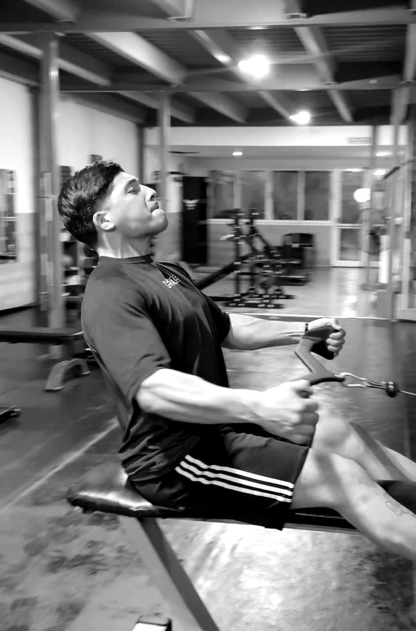 Remo en máquina durante una sesión de entrenamiento